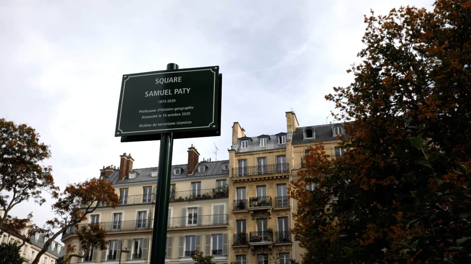 , Paris: la plaque en hommage à Samuel Paty à nouveau dégradée