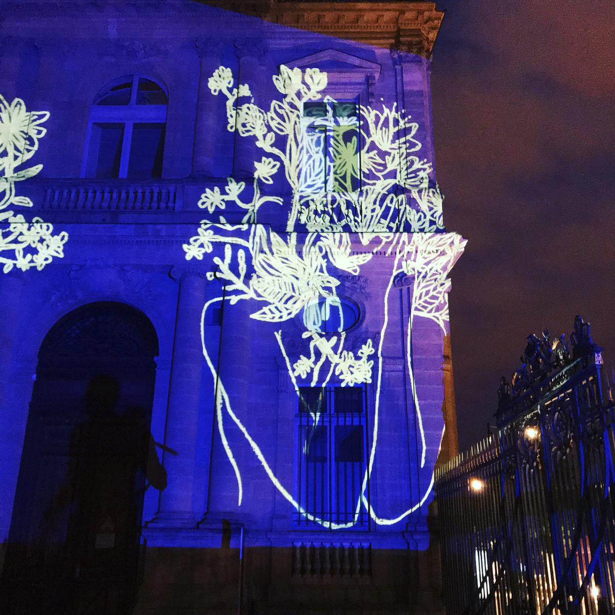 Mapping vidéo sur la façade de l’Hôtel de ville de Bordeaux.
