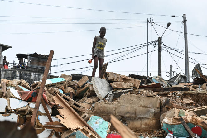 , En Côte d’Ivoire, Abidjan se modernise en repoussant les plus pauvres vers la périphérie