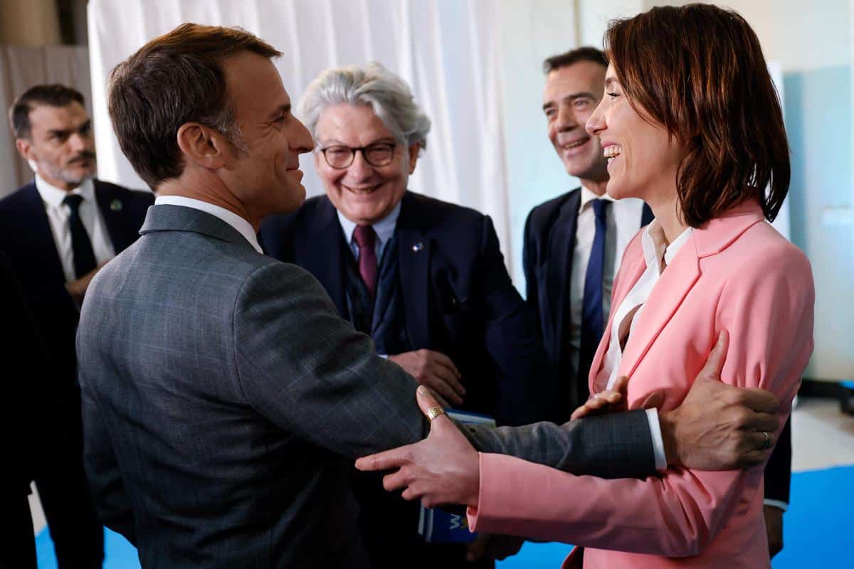 , Elections Européennes : Macron met un pied dans la campagne aux côtés de Valérie Hayer