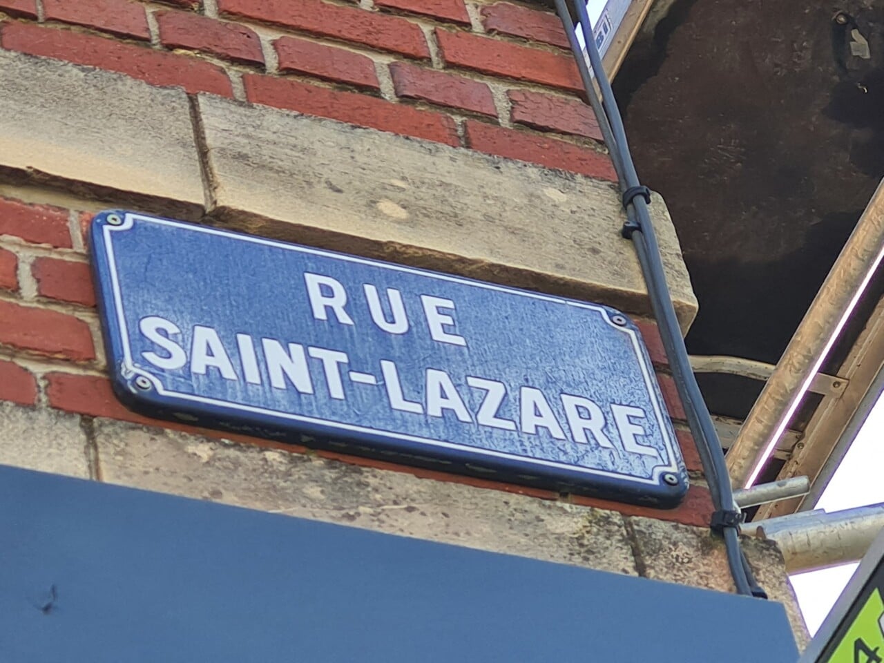 , Il y a la gare Saint-Lazare, mais pourquoi une rue du même nom à Aumale