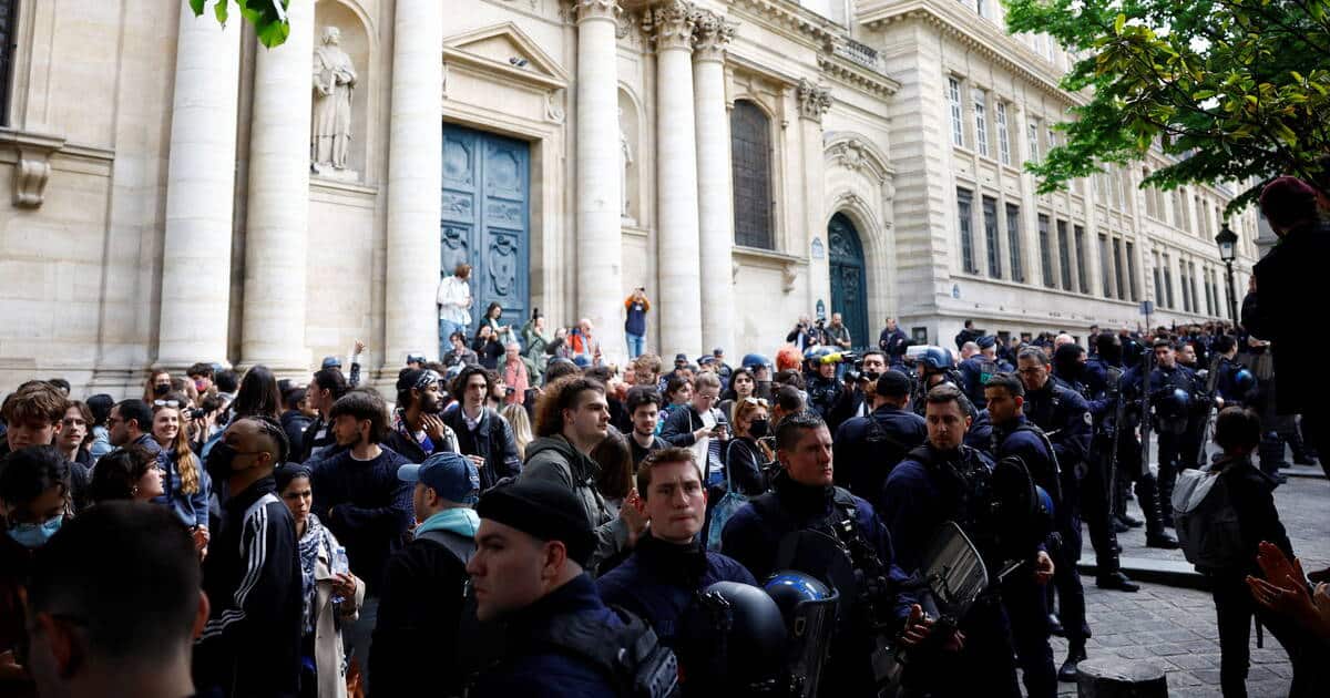 , Soutien aux Palestiniens : les manifestants de la Sorbonne délogés par les forces de l’ordre