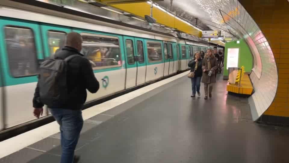 , « Surférino », « Victor Judo »: la RATP change le nom de plusieurs stations de métro à Paris pour le 1er avril
