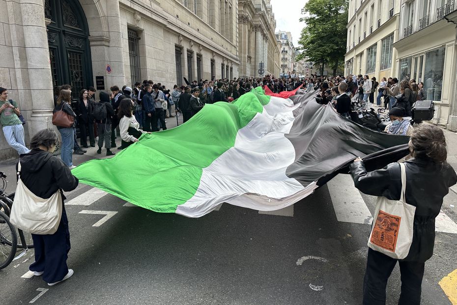 , Sorbonne : les forces de l&rsquo;ordre interviennent pour évacuer des étudiants mobilisés pour Gaza